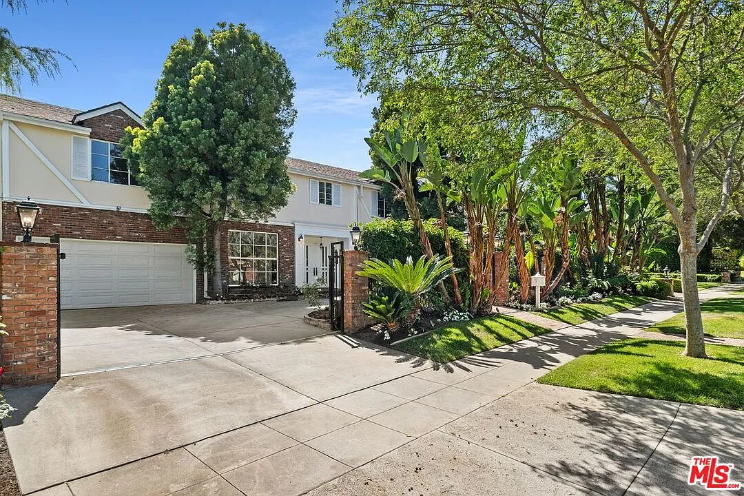7 bed, 6.0 bath, 5158 sqft, $30,000 — Photo 3