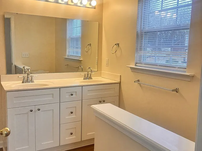 110 Shelby Ct — Photo 20