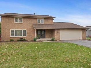 6863 Academy Trl, Rockford, IL 61107