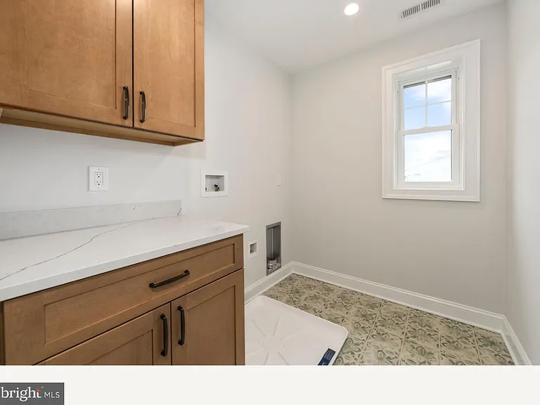 1833 W High St — Photo 37