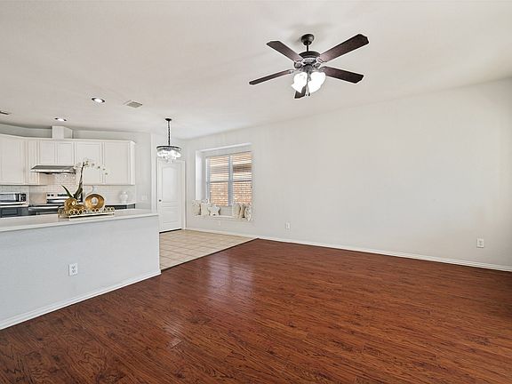 5th image of 14608 Crystal Lake Dr