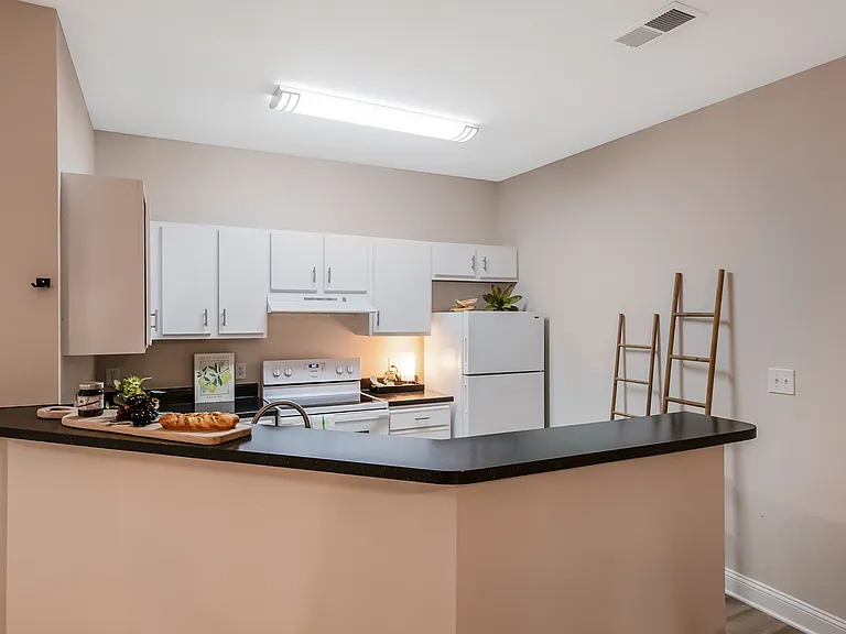 Ashbury Square Apartments — Photo 5