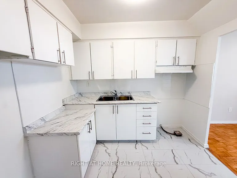 1440 Lawrence Ave W #510 — Photo 11