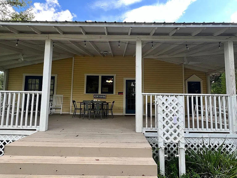 523 W Oak St — Photo 30