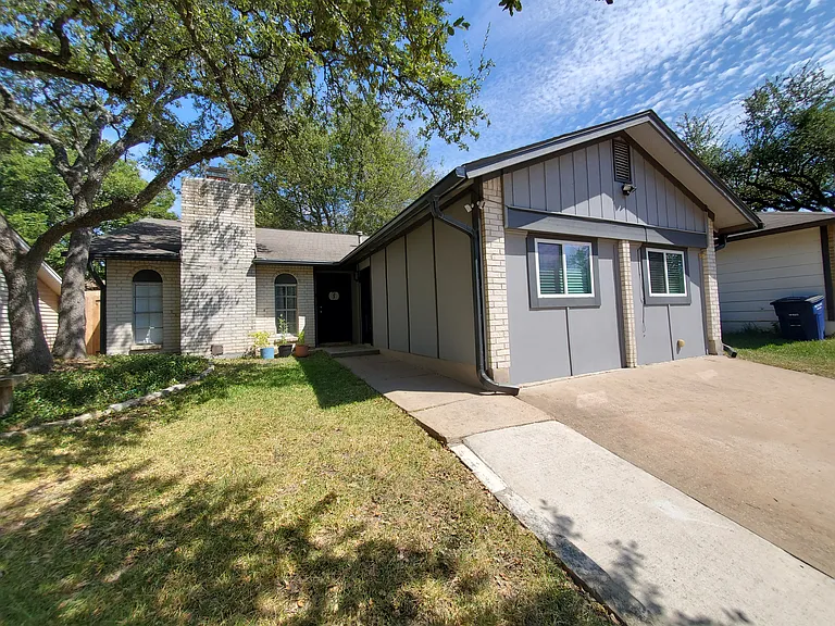 924 Acorn Oaks Dr — Photo 3