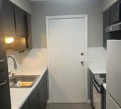4th image of 3410 Harrison St APT 15