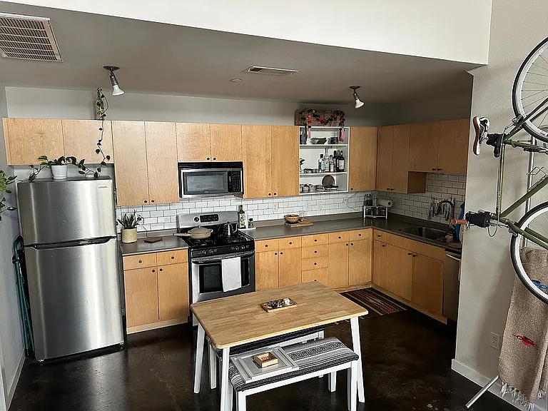 1601 E 5th St #111 — Photo 6