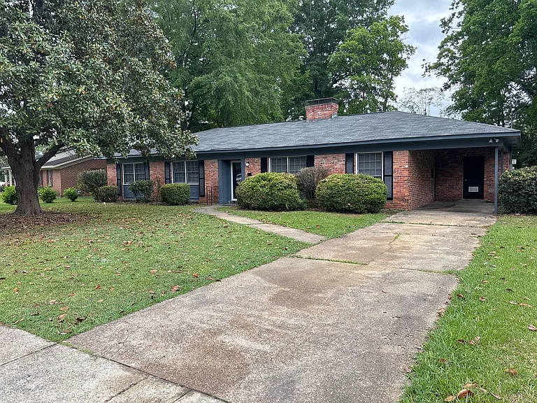 2724 Forsyth Ln — Photo 1