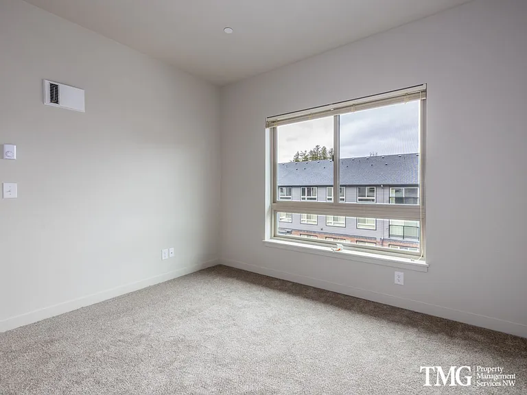 Market Village Apartments — Photo 9