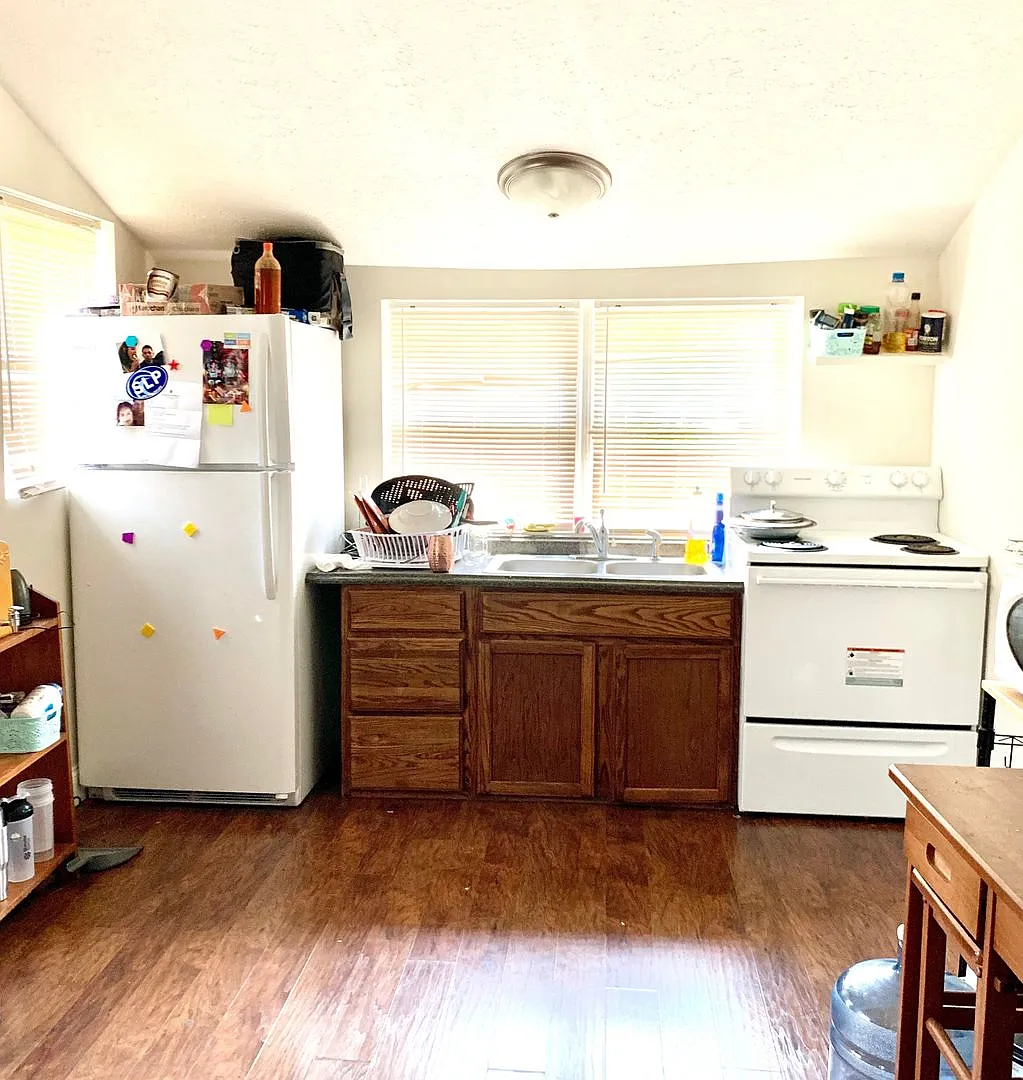 725 S Walnut St — Photo 3