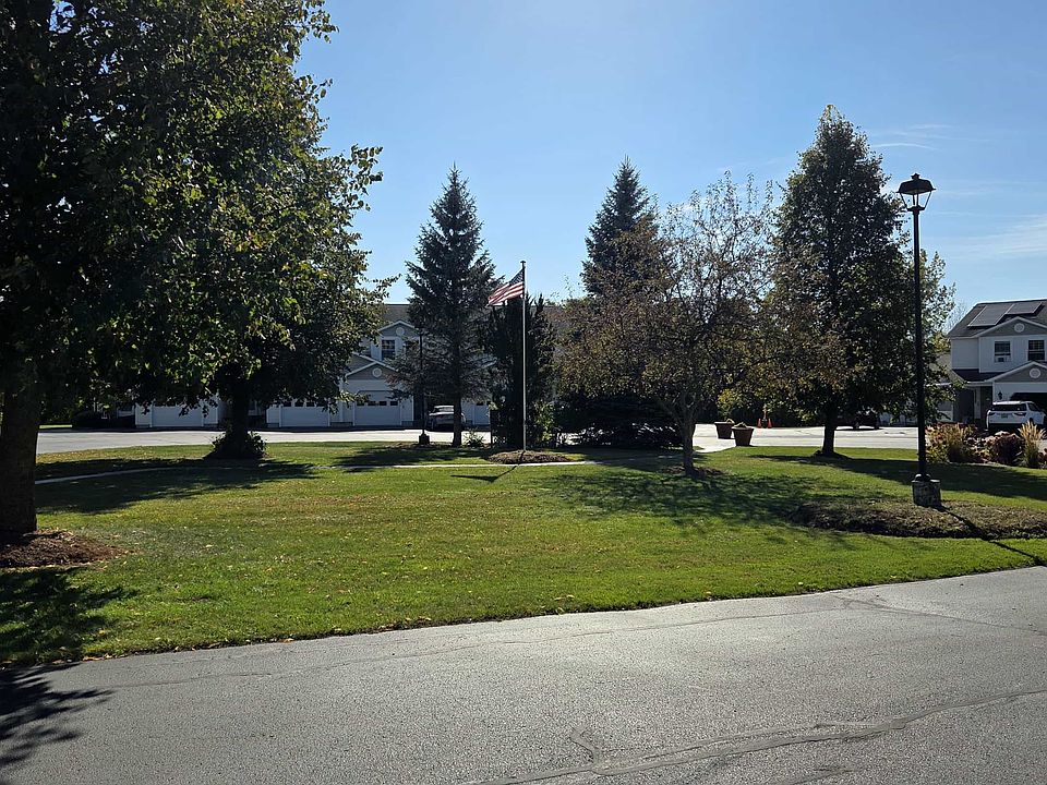 2nd image of 14 Cardinal Cir