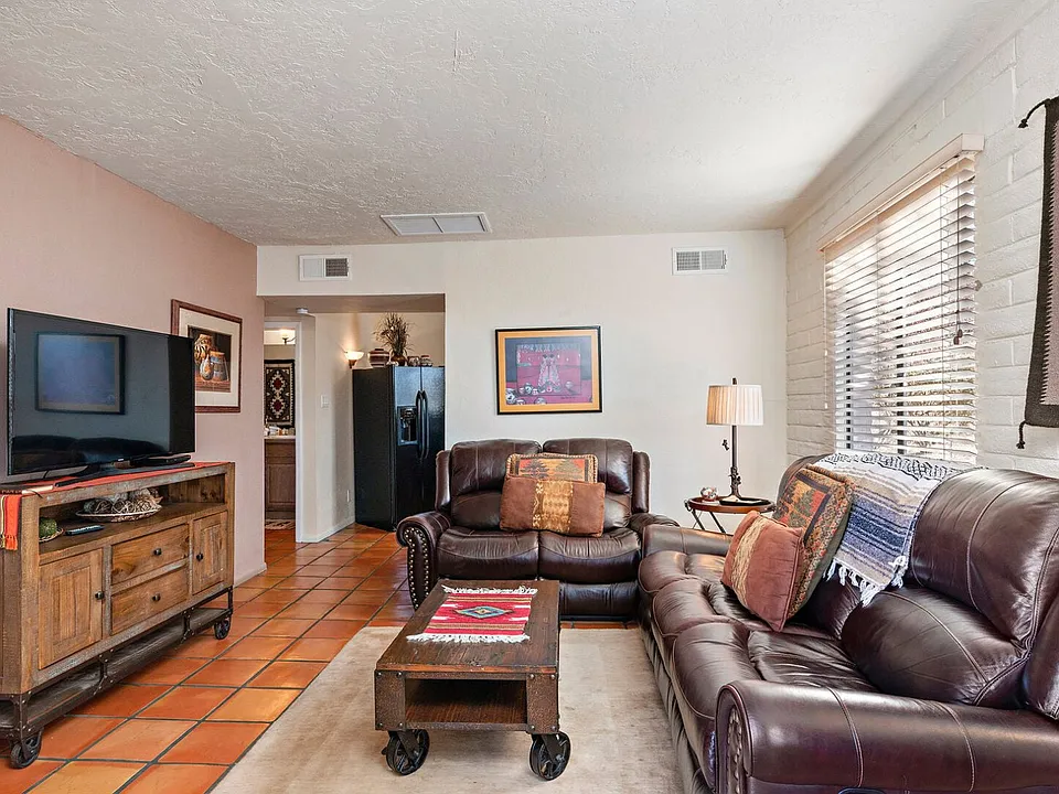 320 Artist Rd #100