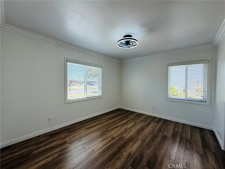 1525 W Houston Ave — Photo 6