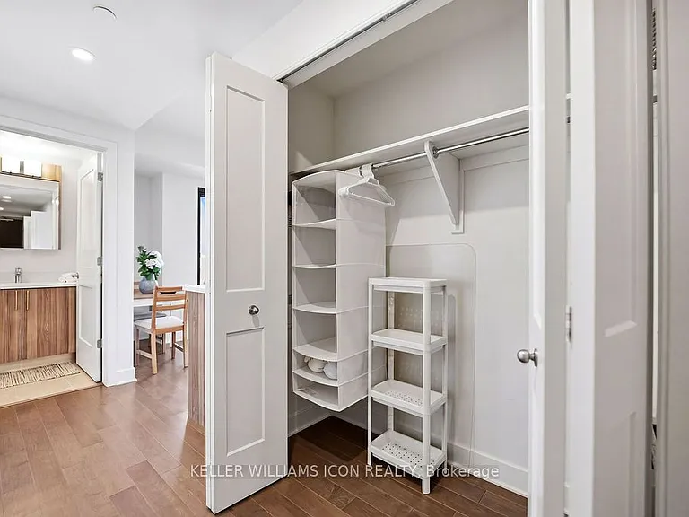 180 George St #1002 — Photo 8