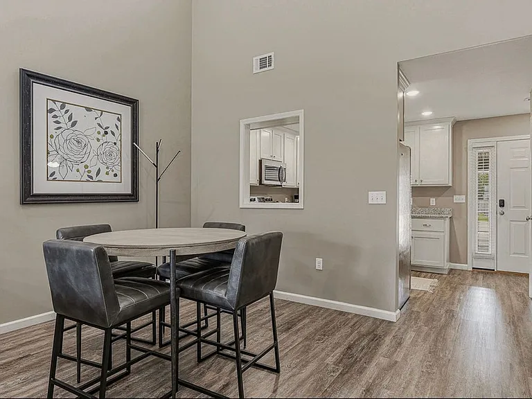 4504 Regina Ct — Photo 29