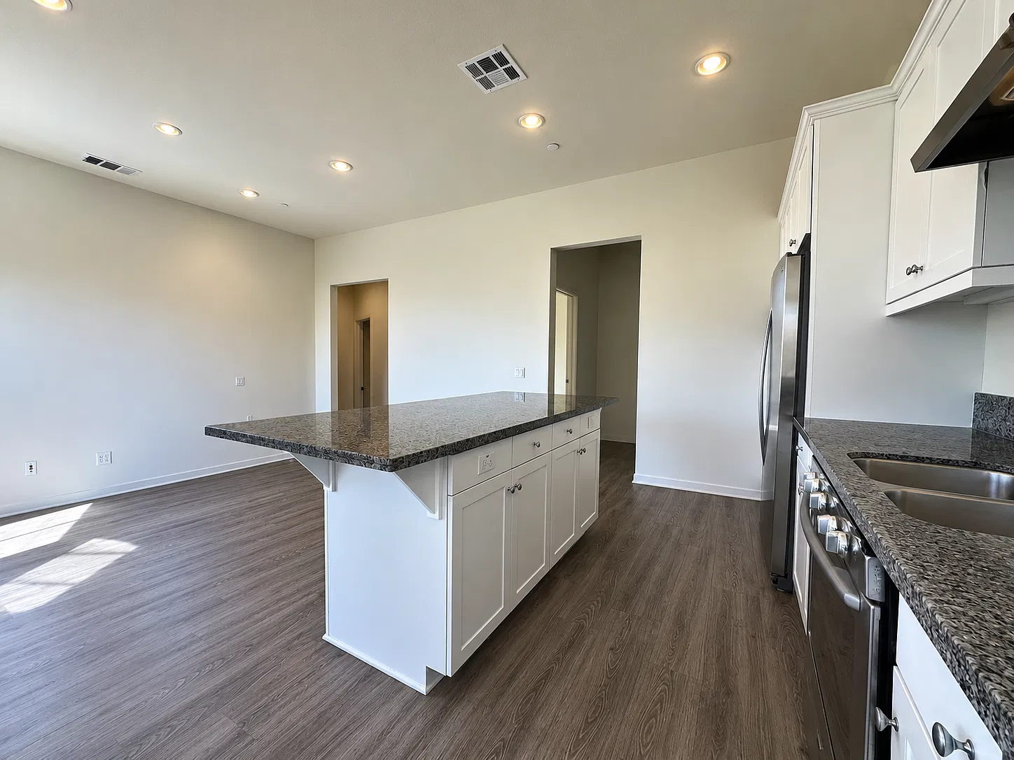 2 bed, 1355 sqft, $3,650 — Photo 2