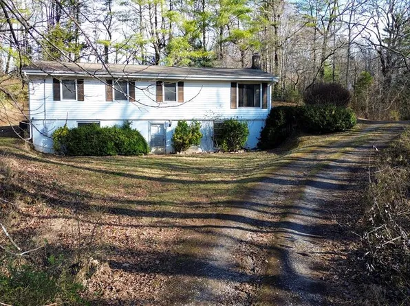 212 Love St, Franklin, NC 28734