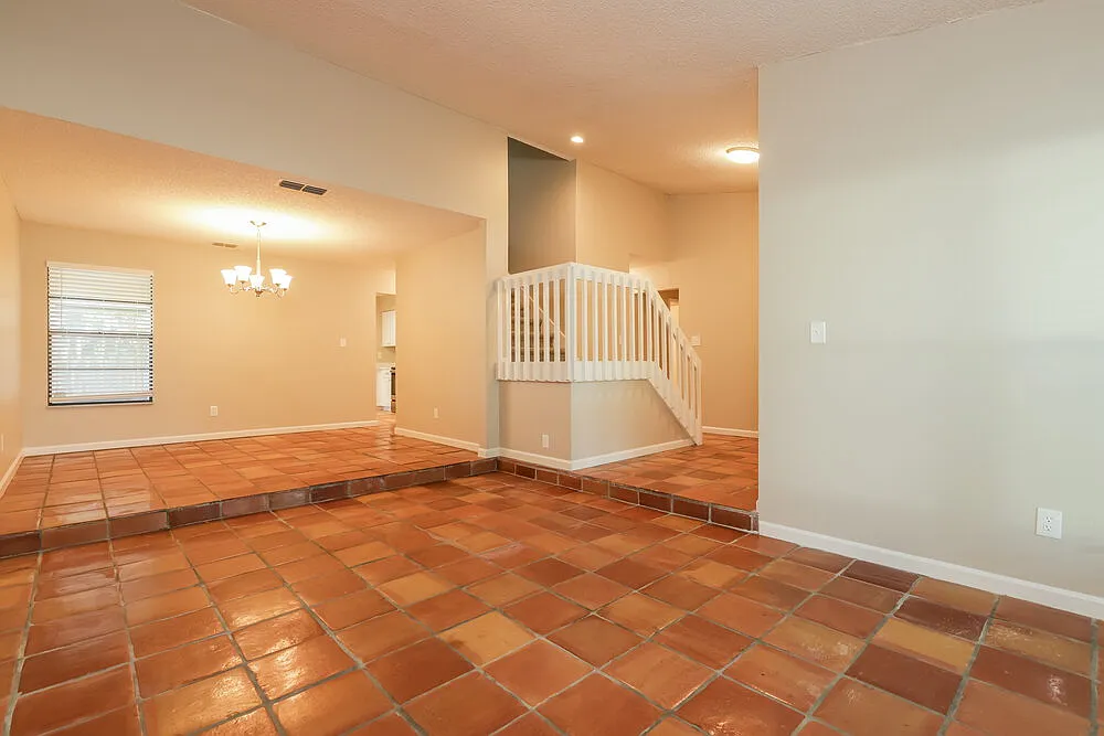 4 bed, 2.5 bath, 1974 sqft, $2,700 — Photo 4