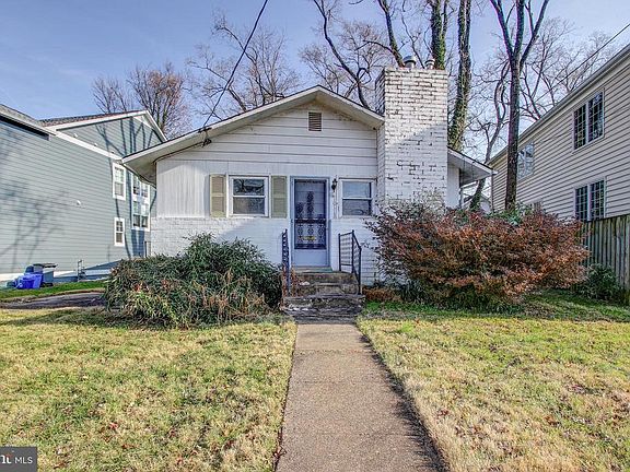 2nd image of 10113 Dickens Ave