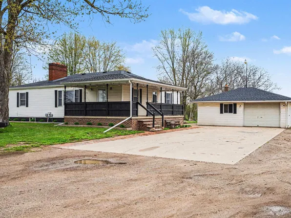 2695 S Center Rd, Saginaw, MI 48609