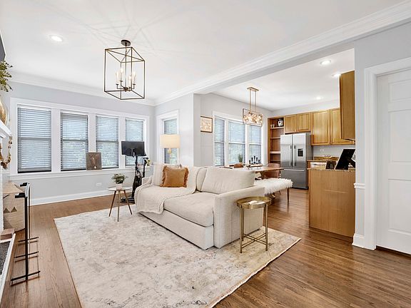 3rd image of 4013 N Southport Ave #2