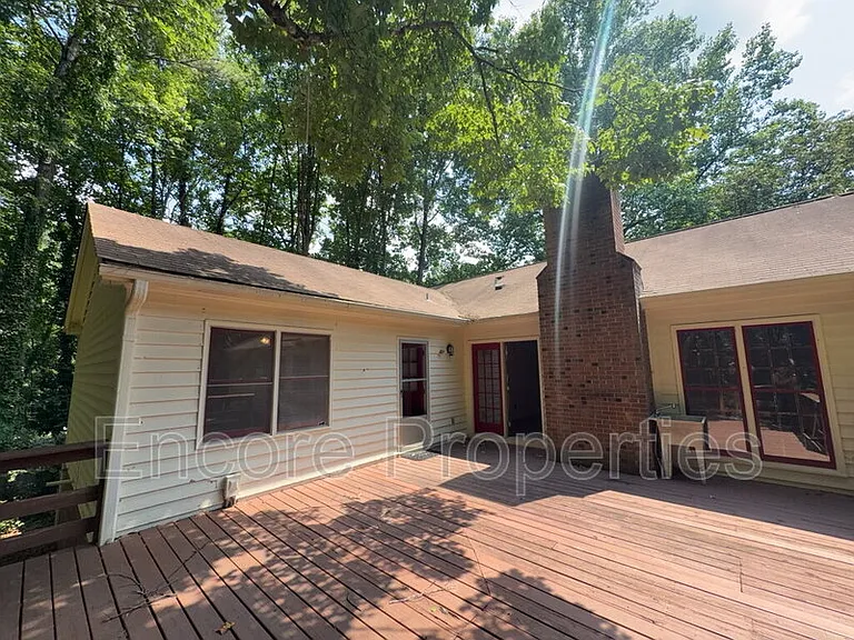 2102 Oakcrest Ct — Photo 16
