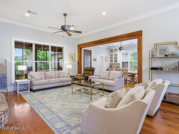 5th image of 102 Camden Lake Dr