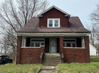 82 6th St, Campbell, OH 44405