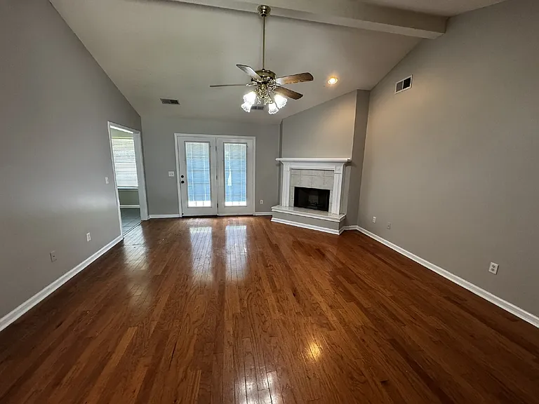 208 Easy St — Photo 3