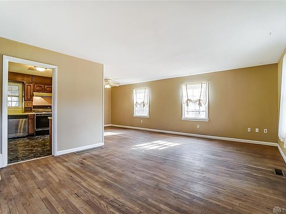 5th image of 90 Cole Ave