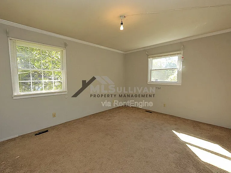 100 S Hassel St — Photo 13
