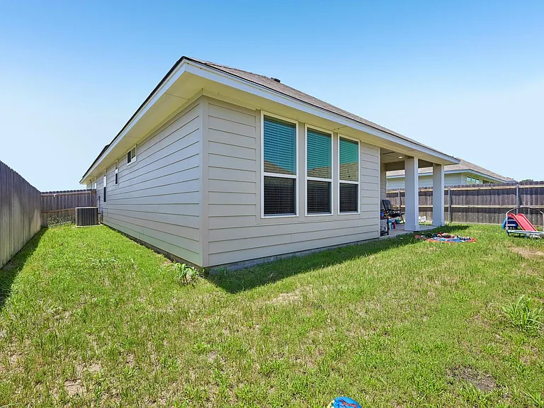 716 Killam Dr — Photo 29