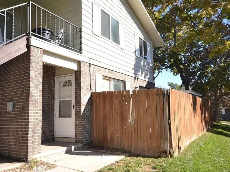9865 Lane St — Photo 1