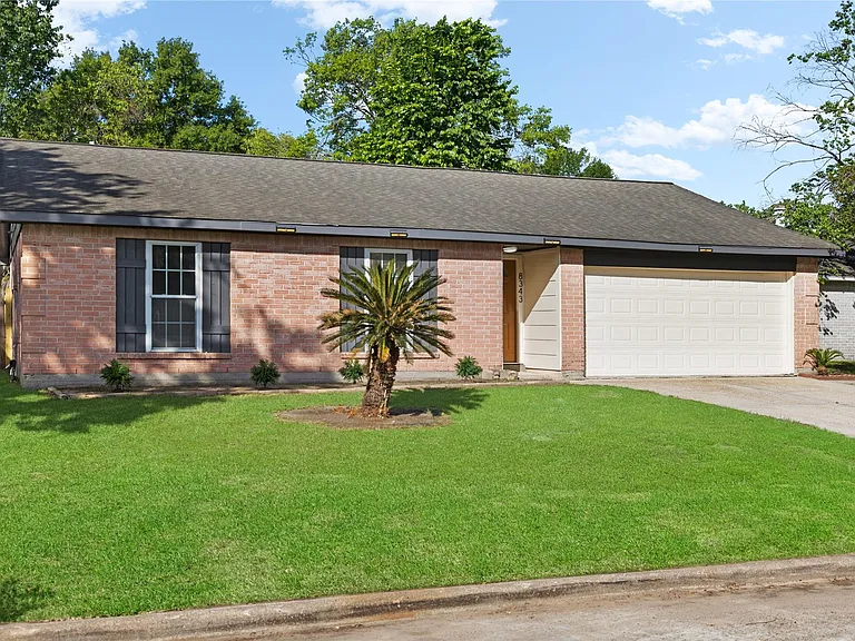 8343 Carriage Creek Dr — Photo 2