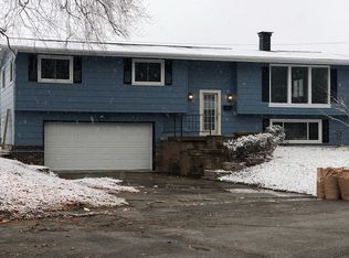 98 Birchwood Ct, Chatham, IL 62629