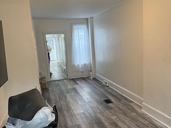 3rd image of 837 Locust St