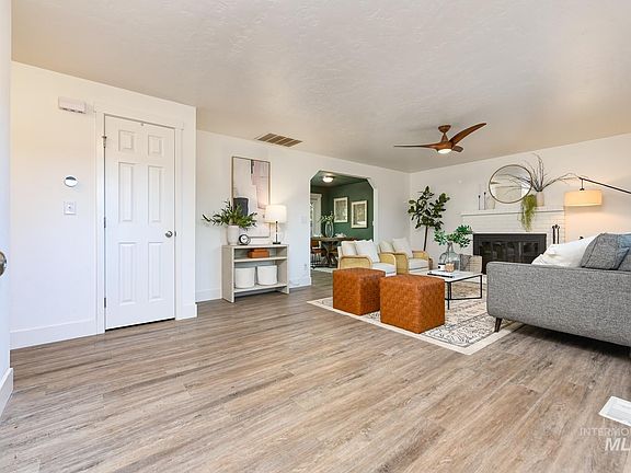 2nd image of 1059 S Garden Pl