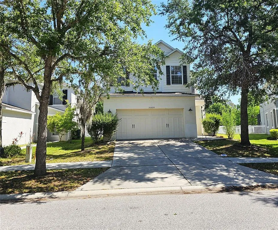 3 bed, 2.5 bath, 1860 sqft, $2,300 — Photo 1