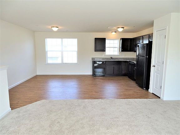 5th image of 92 Erin Ct