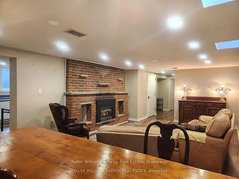 737 Law St #LOWER — Photo 8