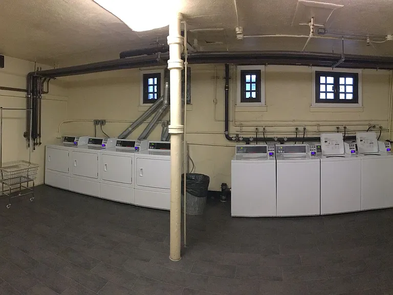 Metropolitan Apartments — Photo 22