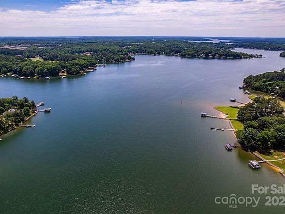 4th image of 122 Sleepy Cove Trl