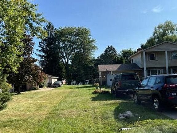 3rd image of 3177 W Cass Ave