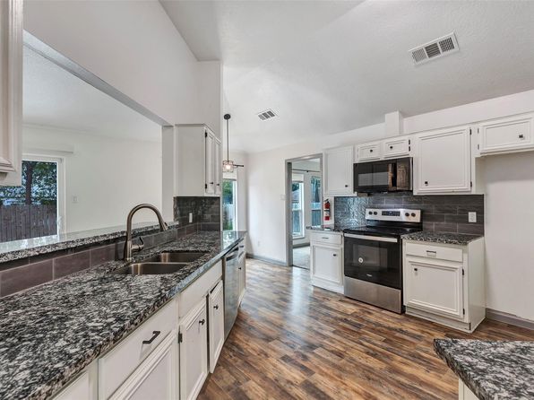22819 River Birch Dr, Tomball, TX 77375