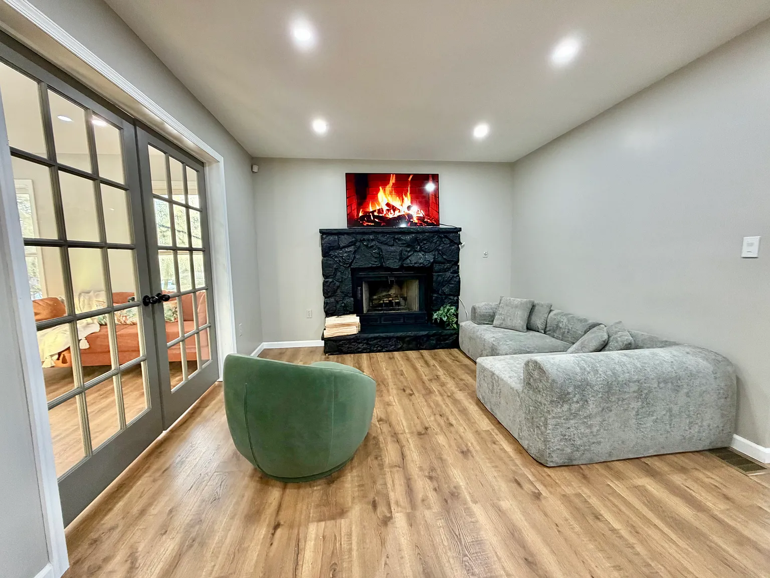 4 bed, 1908 sqft, $3,400 — Photo 3