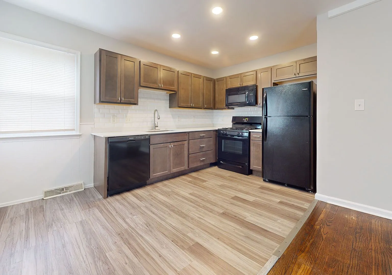 Beautifully Updated 3-Bedroom Lower Unit for Lease in Warren, MI — Photo 2