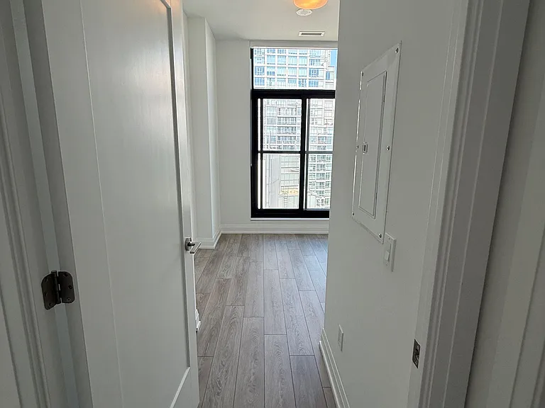 20 Soudan Ave #Penthouse 06 — Photo 21