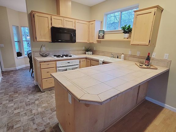 4th image of 7101 SE Sterling Ln