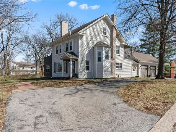 1013 Old Time Dr, Excelsior Springs, MO 64024