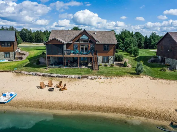 N8111 Castaway Drive, New Lisbon, WI 53950